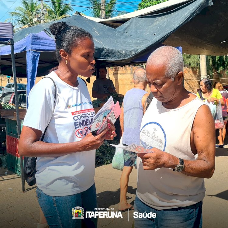 Secretaria de Saúde realiza dia D de combate à dengue na Feira Livre.