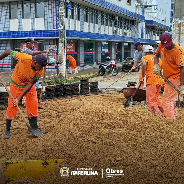 Prefeitura mobiliza equipes para agilizar a limpeza e manutenção das ruas após fortes chuvas.