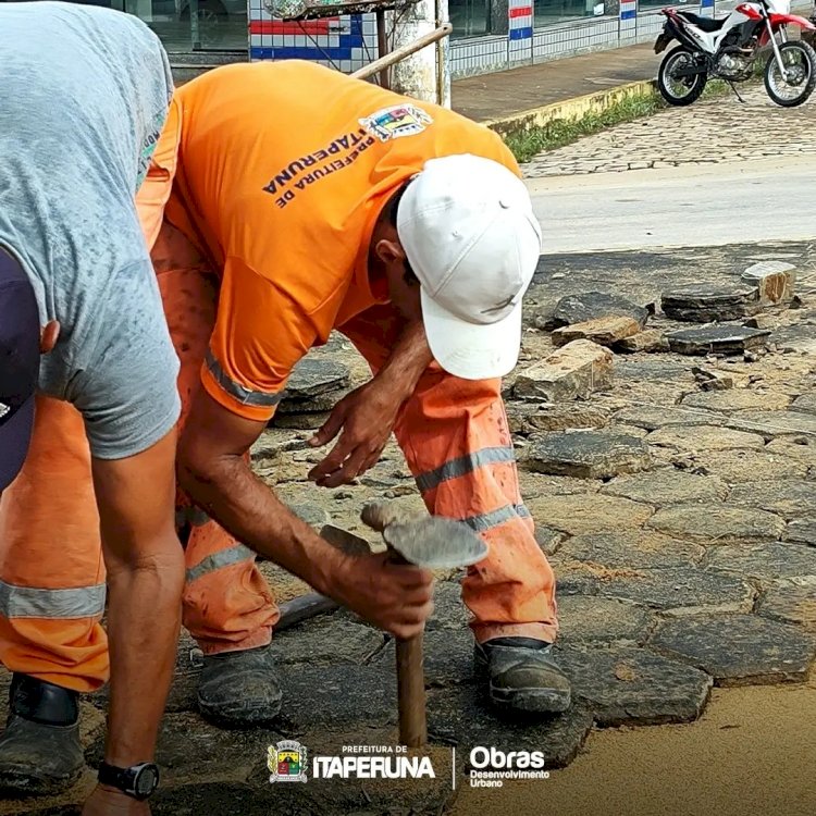 Prefeitura mobiliza equipes para agilizar a limpeza e manutenção das ruas após fortes chuvas.