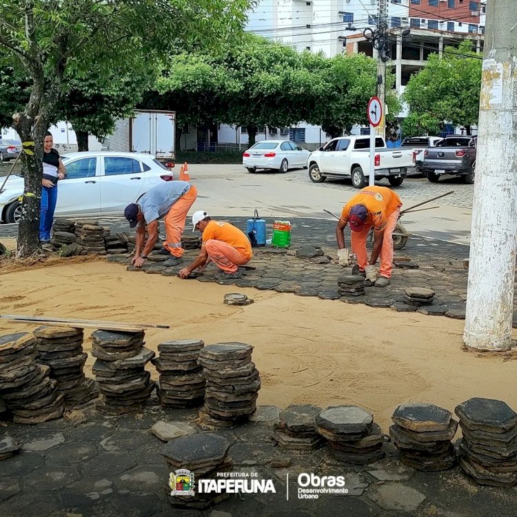 Prefeitura mobiliza equipes para agilizar a limpeza e manutenção das ruas após fortes chuvas.