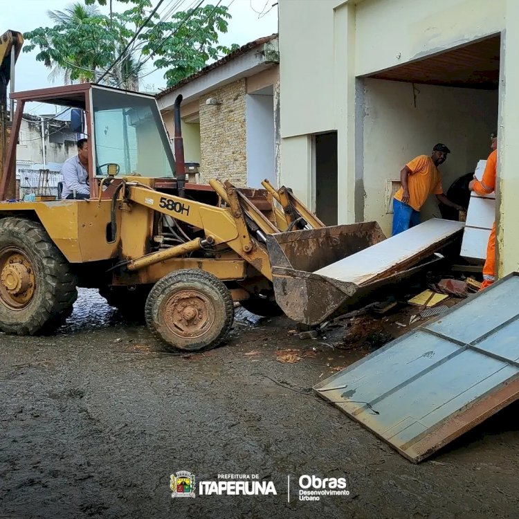 Prefeitura mobiliza equipes para agilizar a limpeza e manutenção das ruas após fortes chuvas.