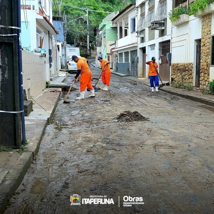 Prefeitura mobiliza equipes para agilizar a limpeza e manutenção das ruas após fortes chuvas.