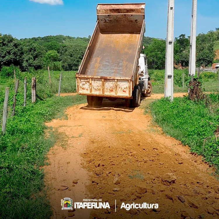 Secretaria de Agricultura atende às demandas da localidade de Poço das Pedras.