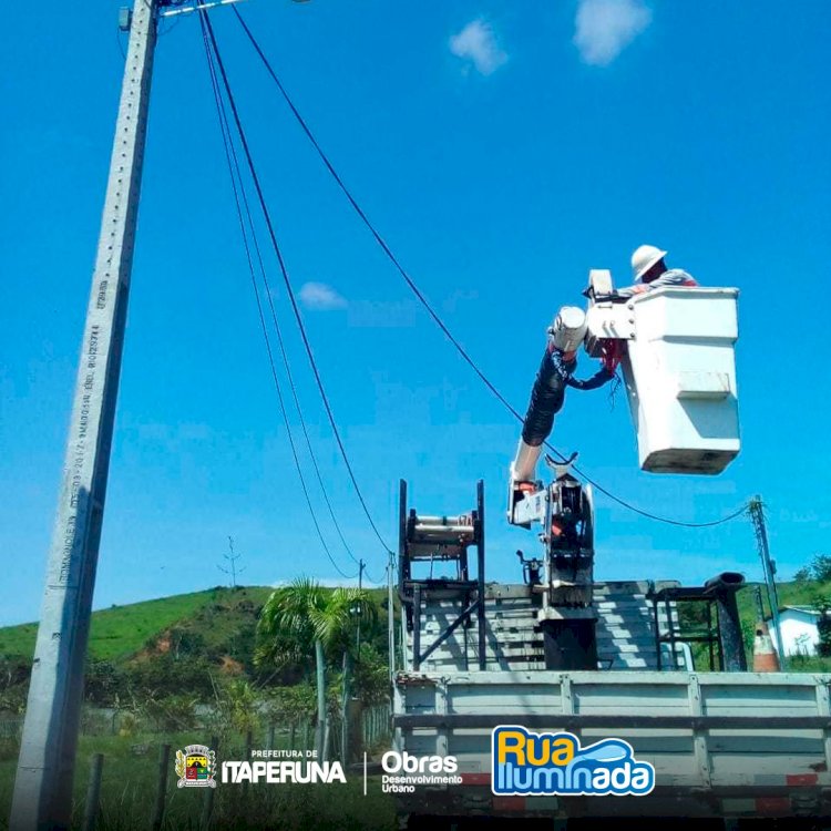 Localidade do Feijão Queimado recebe equipe do Programa Rua Iluminada.