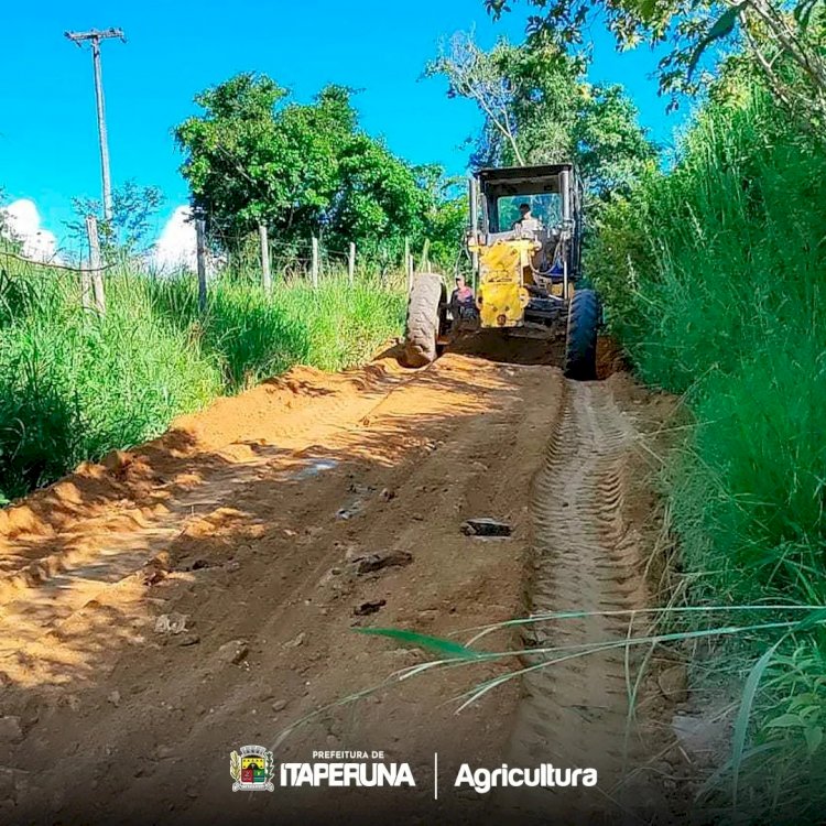 Secretaria de Agricultura segue com o trabalho de recuperação das estradas vicinais.