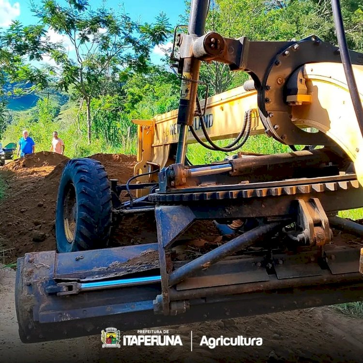 Secretaria de Agricultura segue com o trabalho de recuperação das estradas vicinais.